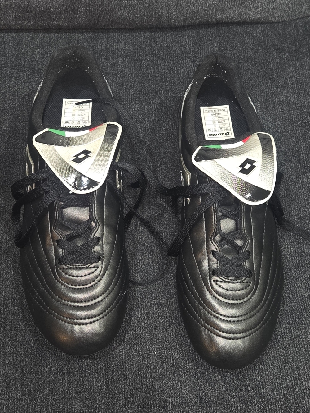 Men's size 11 Lotto soccer cleats in excellent condition - Picture 3 of 6